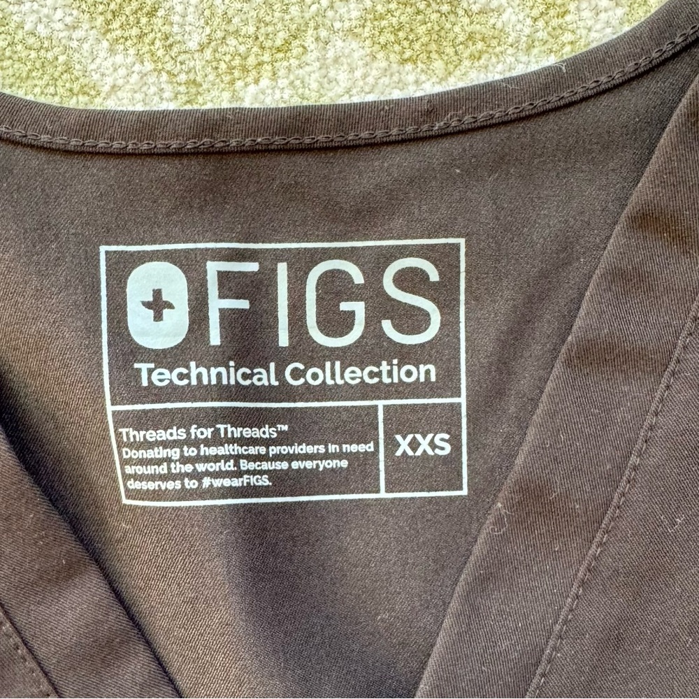 FIGS Women's Casma Three-Pocket Scrub Top Black Size XXS - Picture 3 of 5